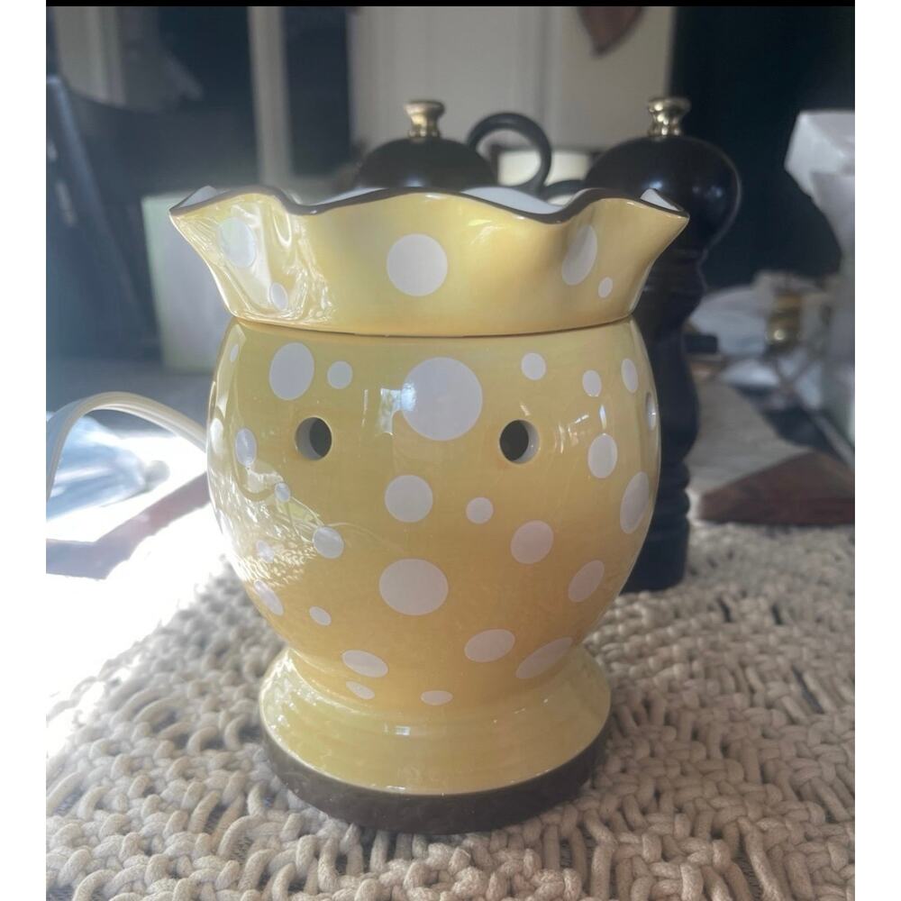 Scentsy Dotty candle warmer